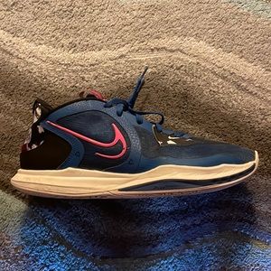 kyrie low red